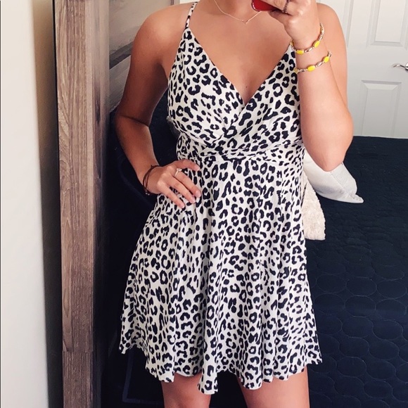 Express Dresses & Skirts - Express leopard print dress